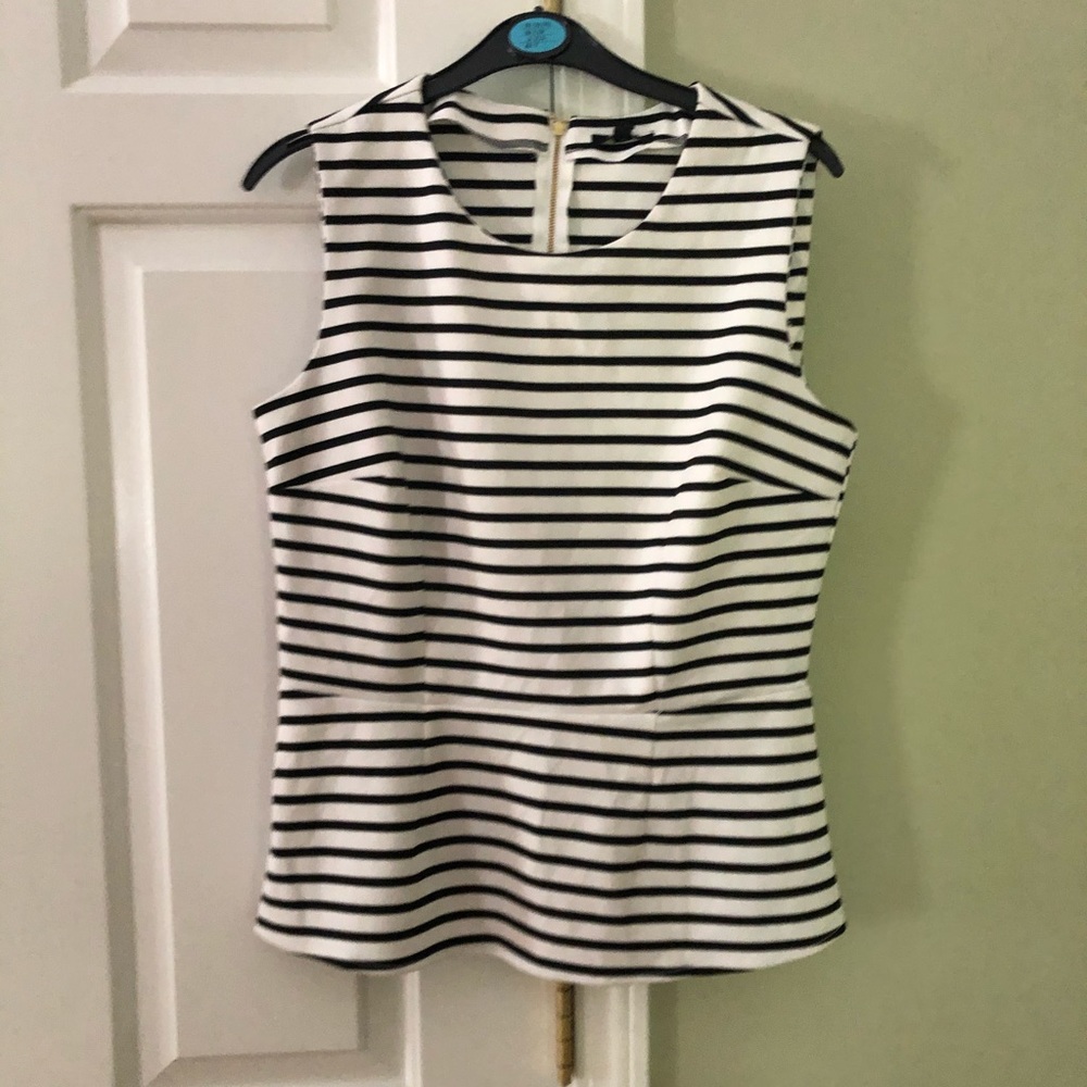 Sleeveless shirt